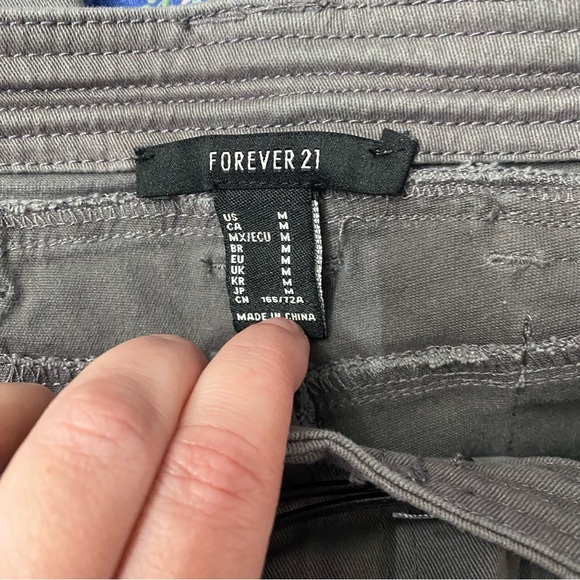 Forever 21 Wide Legged Gray Cargo Pants - Picture 7 of 7